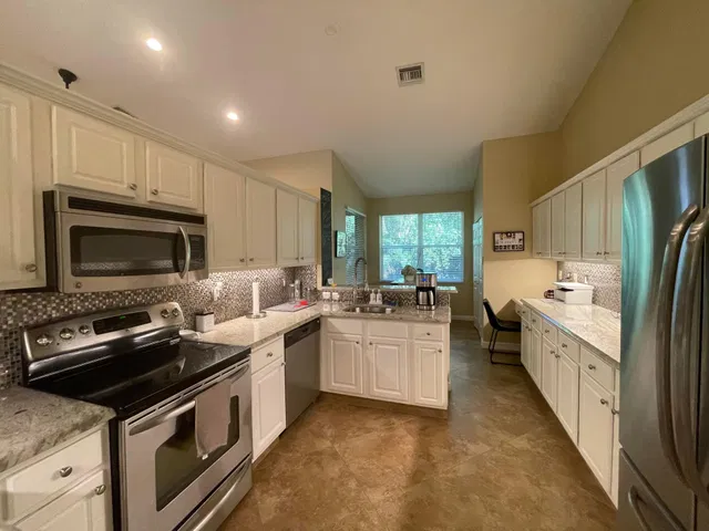 Unit 203 photo 5