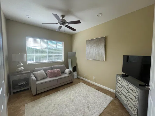 Unit 203 photo 9
