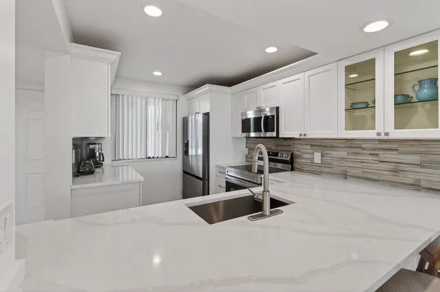 Unit 104 photo 7