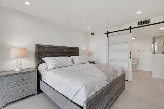 Unit 104 photo 12