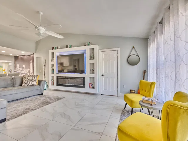 Residence photo 14