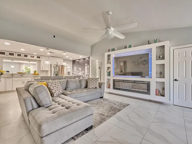 Residence photo 15