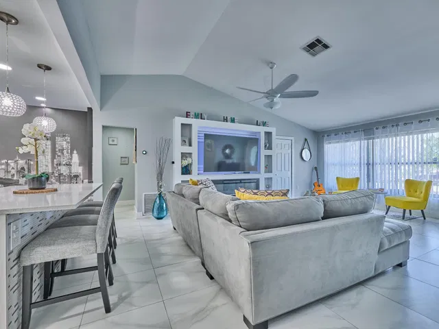 Residence photo 16