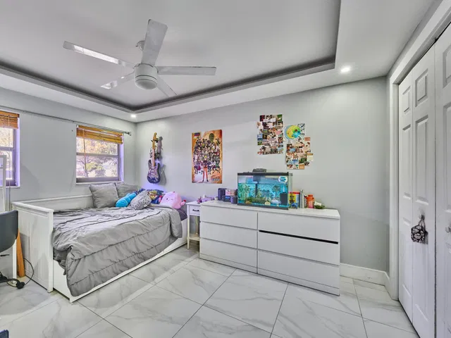 Residence photo 53