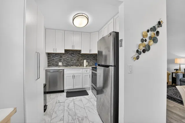 Unit 150 photo 12