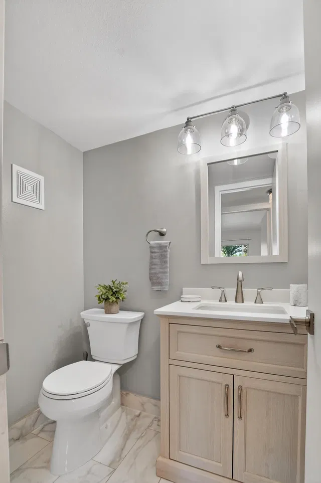 Unit 150 photo 19