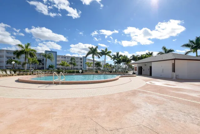Unit 150 photo 26