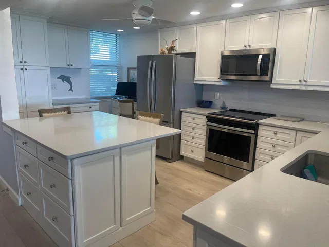 Unit 13104 photo 3