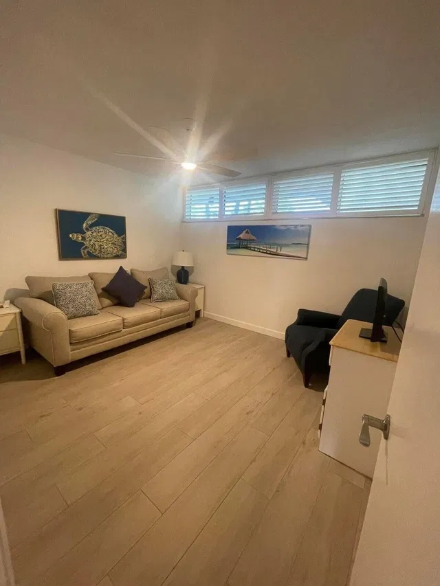 Unit 13104 photo 9