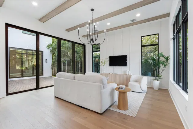 Residence photo 3
