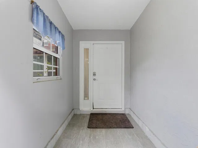 Residence photo 5