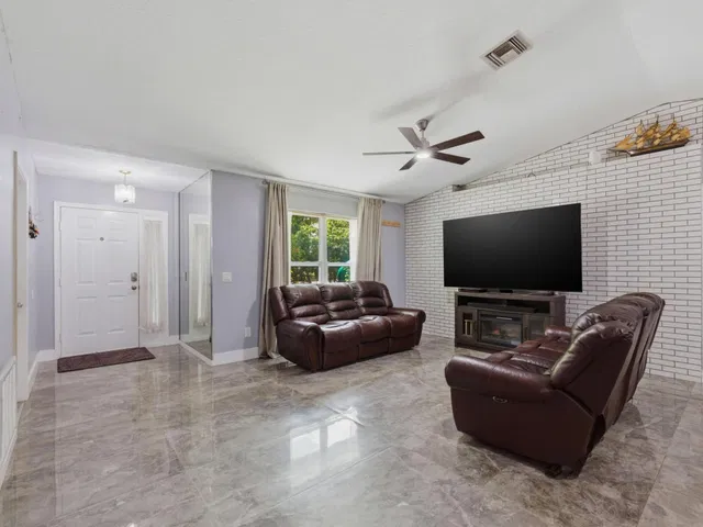 Residence photo 6