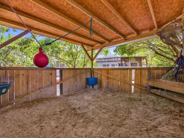 Residence photo 33