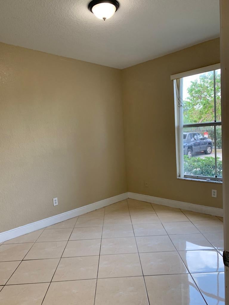  Unit 25 photo 11