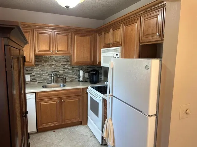  Residence photo 5