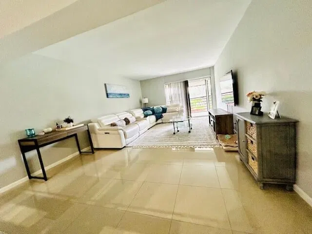 Residence photo 3