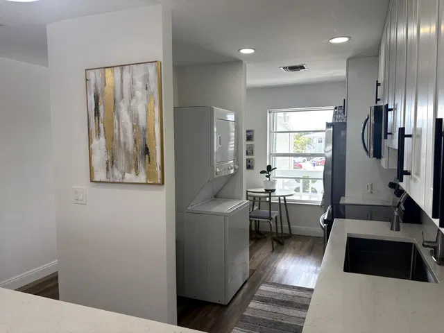 Unit 204 photo 9