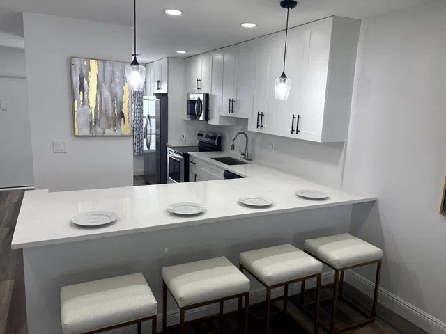 Unit 204 photo 11
