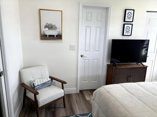 Unit 204 photo 32