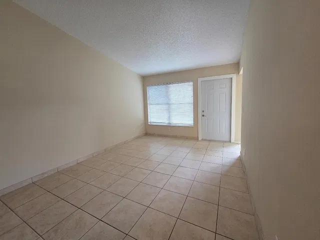 Residence photo 3