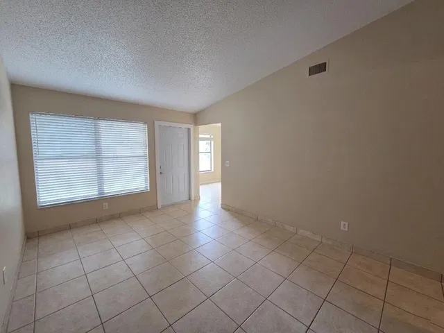 Residence photo 9