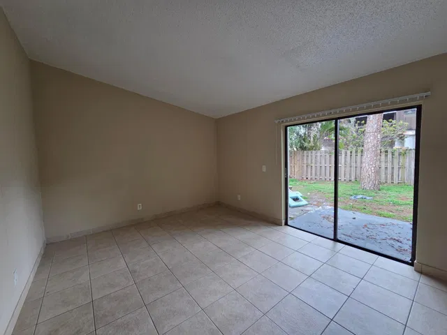 Residence photo 11