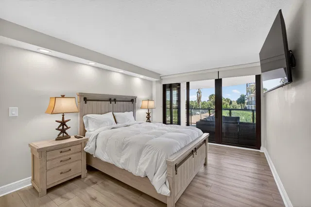 Unit 204s photo 27