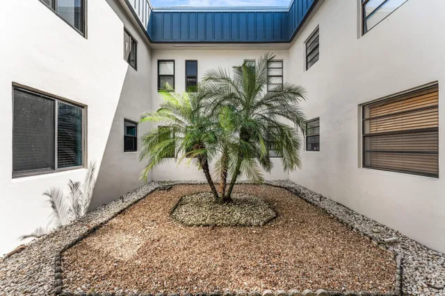  Residence photo 30