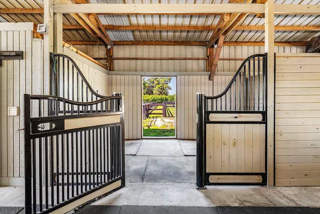 Unit (barn) photo 8