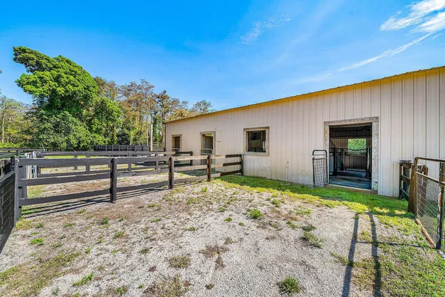 Unit (barn) photo 11