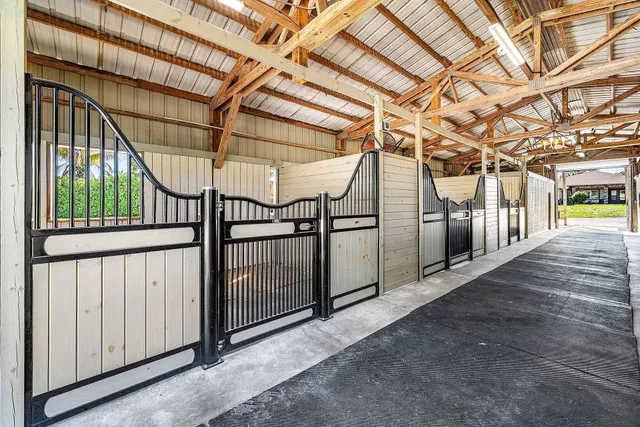 Unit (barn) photo 12