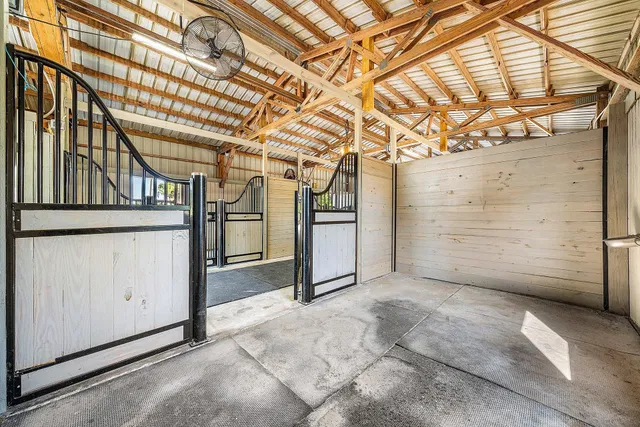 Unit (barn) photo 13