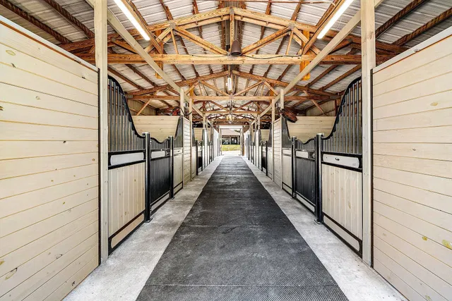 Unit (barn) photo 14