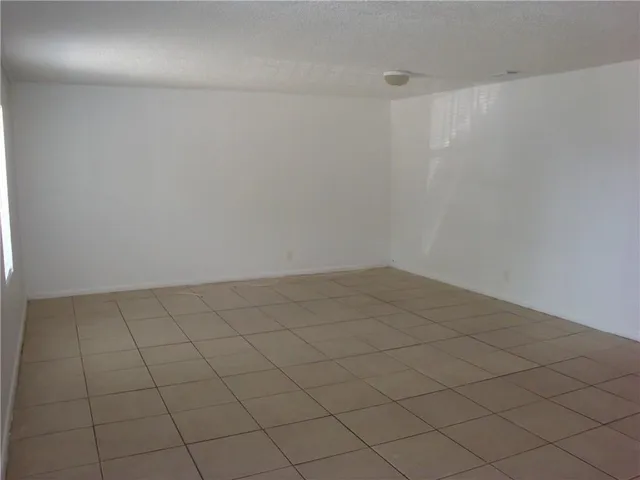 Unit B photo 3