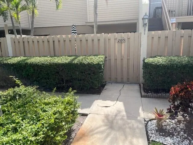 Unit Unit 105 photo 3