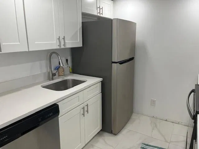 Unit Unit 105 photo 9