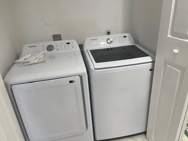 Unit Unit 105 photo 11