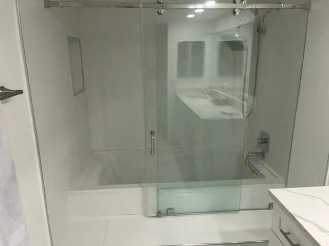 Unit Unit 105 photo 13