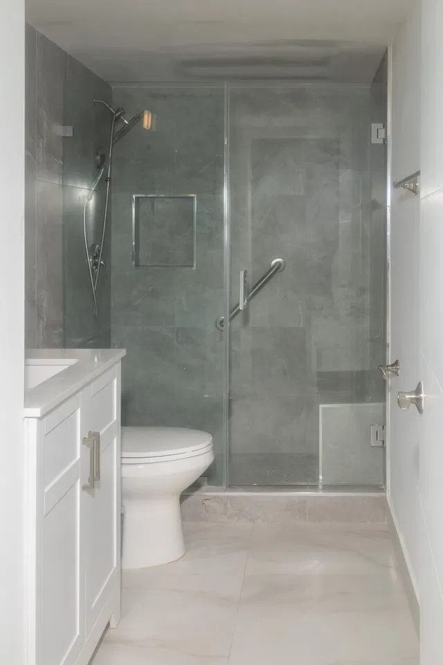Unit Unit 105 photo 17