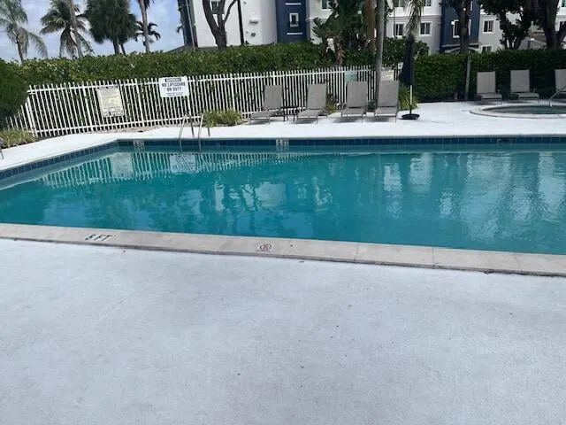 Unit Unit 105 photo 21