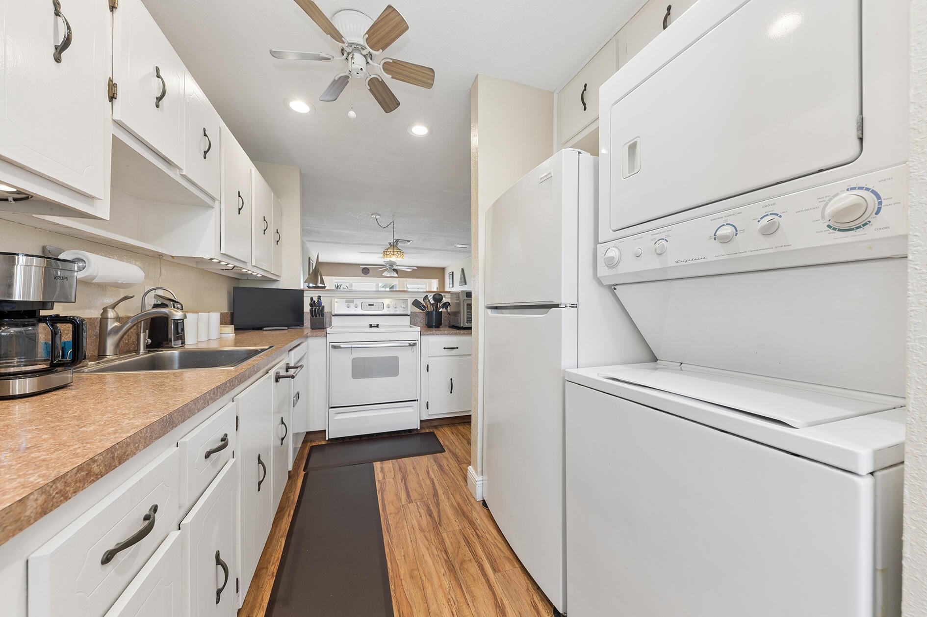 Unit 204 photo 3