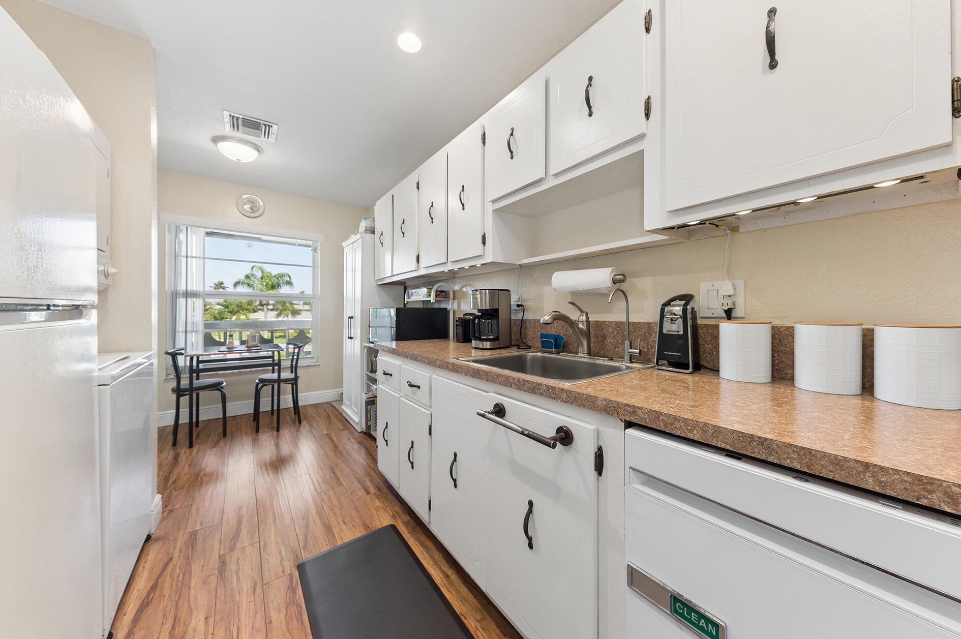 Unit 204 photo 5