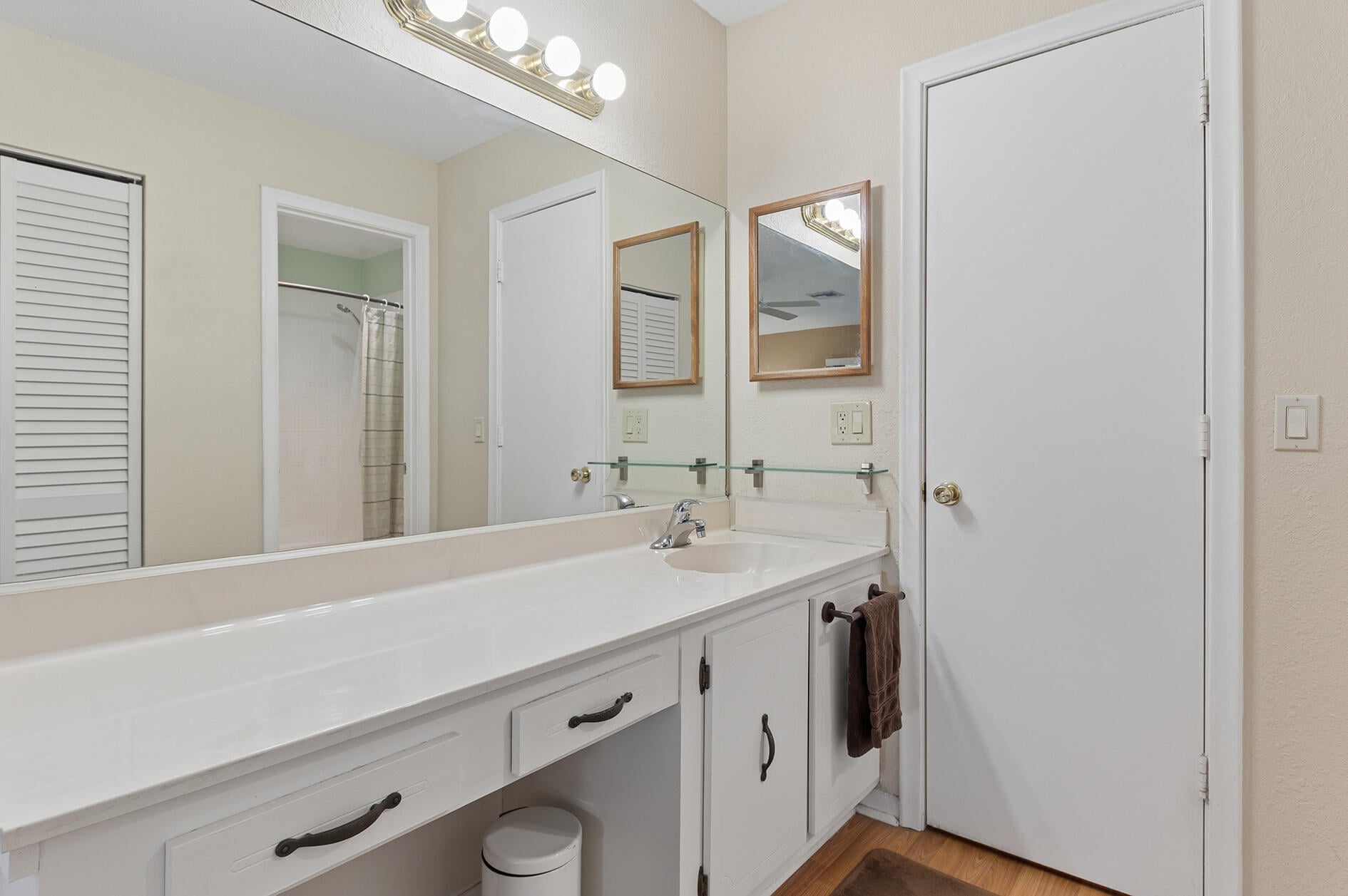 Unit 204 photo 11