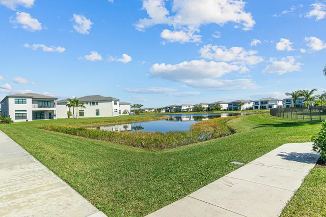Boca Bridges Residence photo 31
