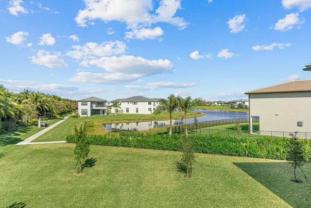 Boca Bridges Residence photo 32