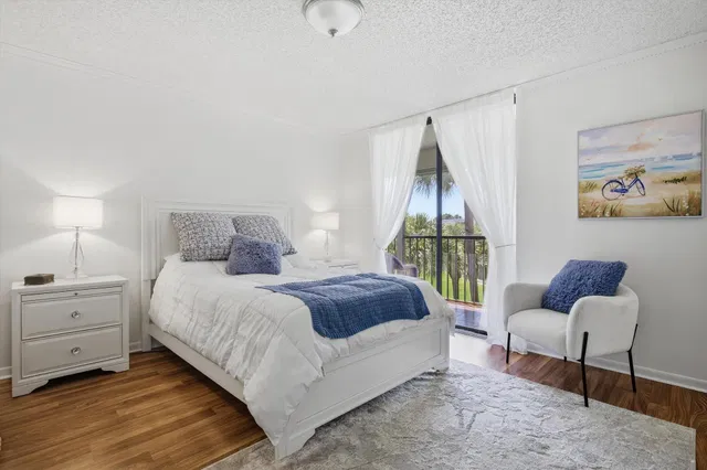 Unit 303 photo 15
