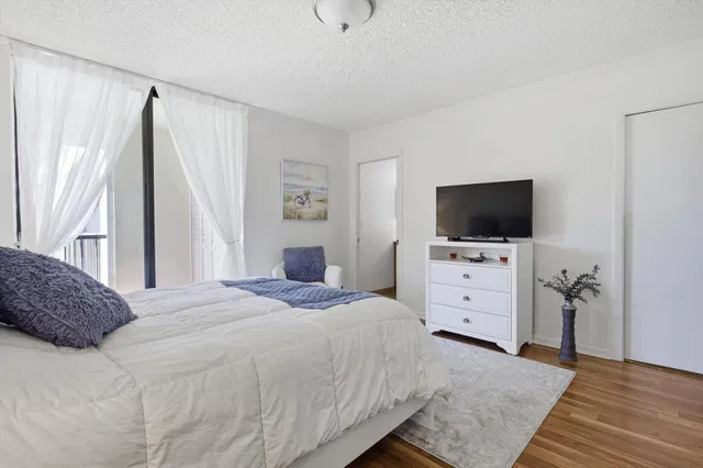 Unit 303 photo 16