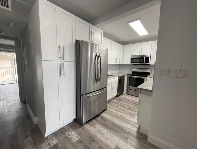 Unit 319 photo 5