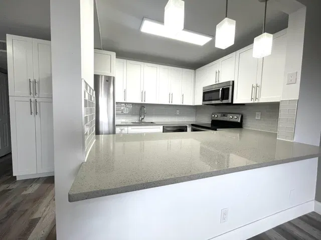 Unit 319 photo 6