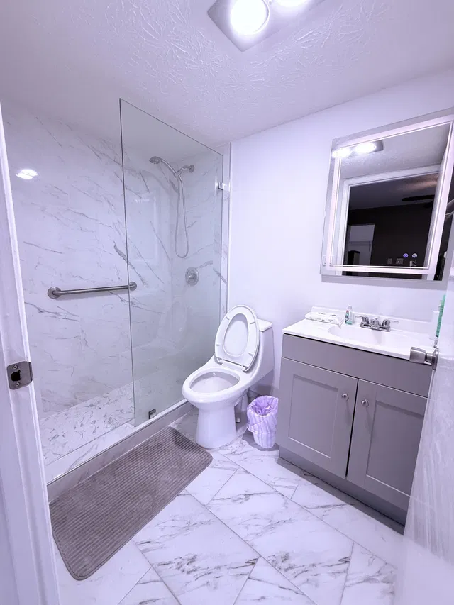 Unit 319 photo 14